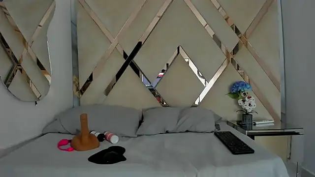 cataleyaxht online show from October 15, 12:30 pm