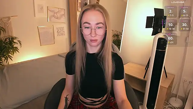 VictoriaLights online show from April 8, 7:21 am