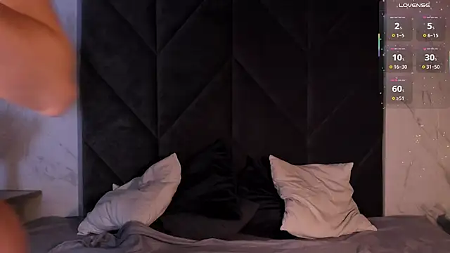 Snapshot of VictoriaLights chatting on October 14, 6:05 am VictoriaLights online show from October 14, 6:05 am