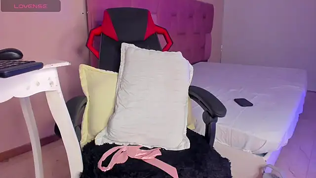 CHANELL 11INCHES online show from October 4, 10:14 pm