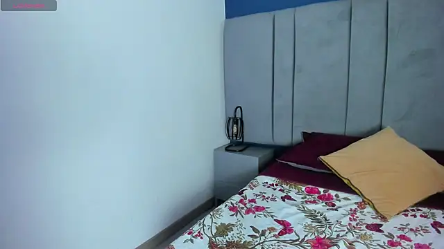 Snapshot of laura_hotties chatting on October 7, 1:15 pm laura hotties online show from October 7, 1:15 pm