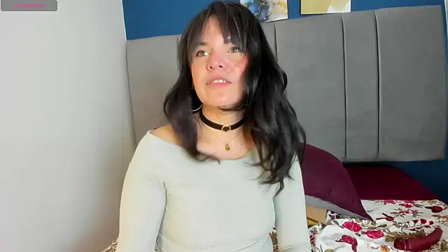 Snapshot of laura_hotties chatting on October 9, 1:37 pm laura hotties online show from October 9, 1:37 pm