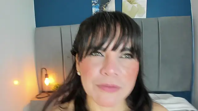 Snapshot of laura_hotties chatting on October 24, 1:40 pm laura hotties online show from October 24, 1:40 pm