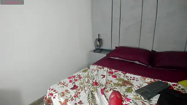 Snapshot of laura_hotties chatting on October 11, 2:53 pm laura hotties online show from October 11, 2:53 pm