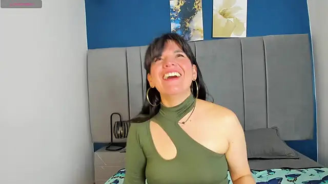 Snapshot of laura_hotties chatting on September 17, 1:20 pm laura hotties online show from September 17, 1:20 pm