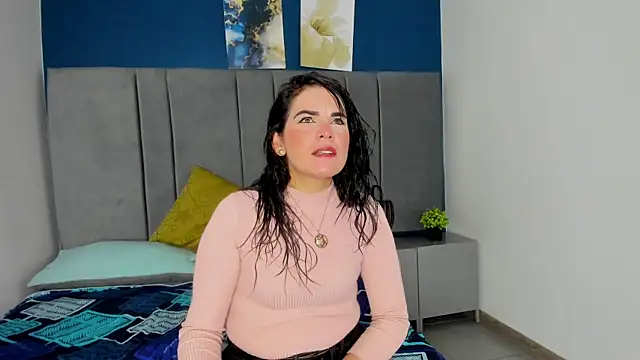 Snapshot of laura_hotties chatting on September 30, 12:55 pm laura hotties online show from September 30, 12:55 pm