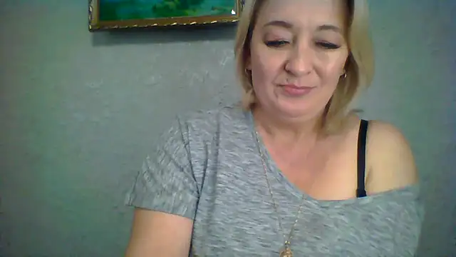 Snapshot of ArielXLoveresss chatting on October 5, 10:42 am ArielXLoveresss online show from October 5, 10:42 am