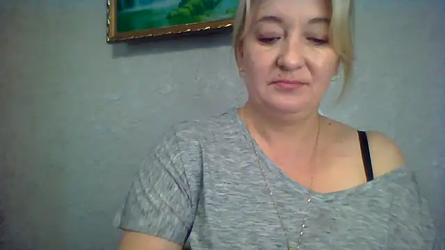Snapshot of ArielXLoveresss chatting on October 14, 7:33 am ArielXLoveresss online show from October 14, 7:33 am
