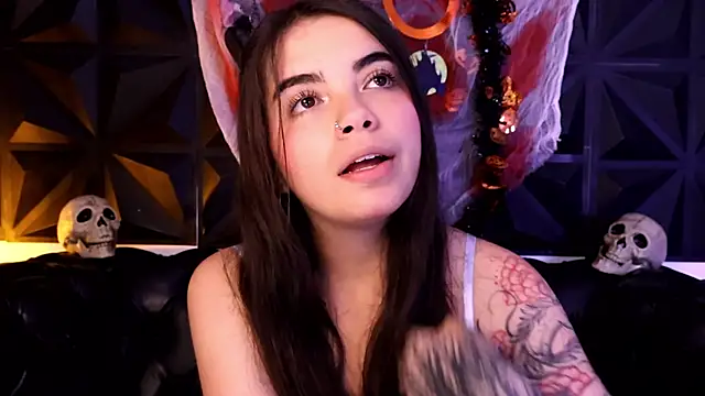 DaphneGlas online show from October 18, 1:36 pm