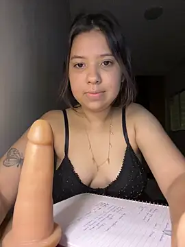 KiaraCut online show from March 29, 1:04 am