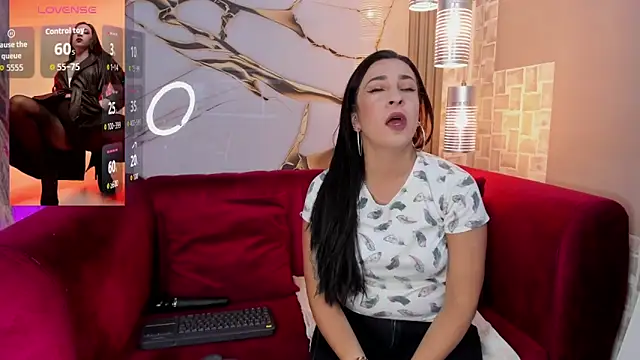 Snapshot of Bella_williamss_ chatting on October 20, 7:39 pm Bella williamss online show from October 20, 7:39 pm