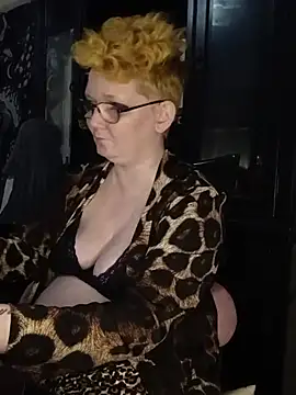 Mellyjellygoddess420 online show from May 28, 3:15 am