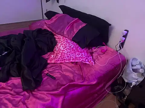 Snapshot of ChrryFoxx chatting on October 10, 9:14 am ChrryFoxx online show from October 10, 9:14 am