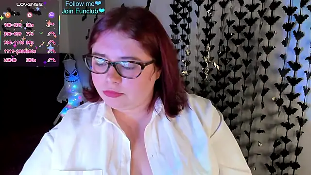 Snapshot of Lily_lu_one chatting on October 31, 12:23 am Lily lu one online show from October 31, 12:23 am