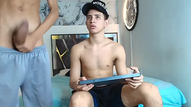 KING OFF BOYS online show from November 8, 2:00 pm