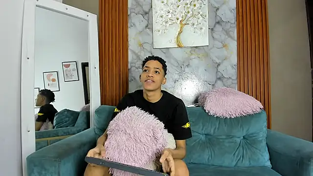 KING OFF BOYS online show from May 13, 2:34 pm