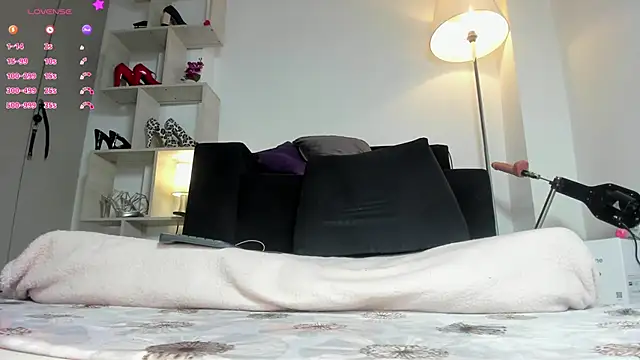 Snapshot of MontserratMarie chatting on October 16, 1:25 pm MontserratMarie online show from October 16, 1:25 pm