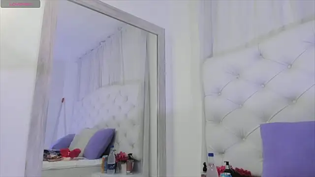 Snapshot of kamii_arias chatting on October 31, 2:54 pm kamii arias online show from October 31, 2:54 pm