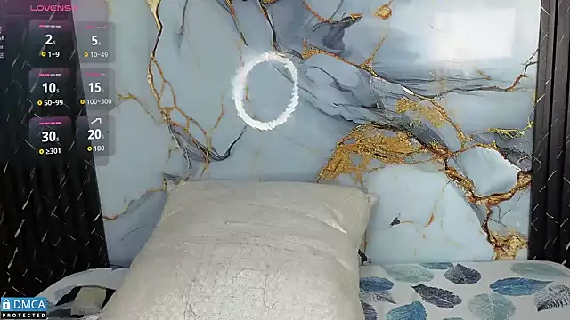 Snapshot of MaeveKuro chatting on October 15, 3:42 am MaeveKuro online show from October 15, 3:42 am