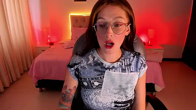 Emily Warren  online show from September 24, 8:19 pm