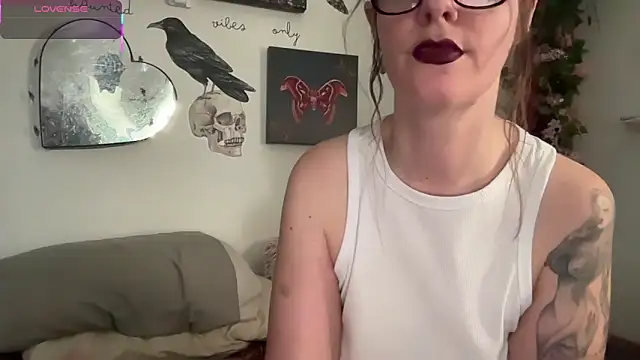 mothh1 online show from March 19, 1:59 pm