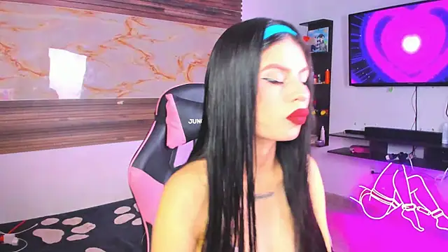 Snapshot of Cloe_roouse chatting on October 30, 7:26 pm Cloe roouse online show from October 30, 7:26 pm