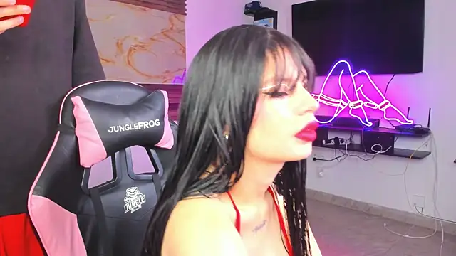 Snapshot of Cloe_roouse chatting on October 23, 12:49 am Cloe roouse online show from October 23, 12:49 am