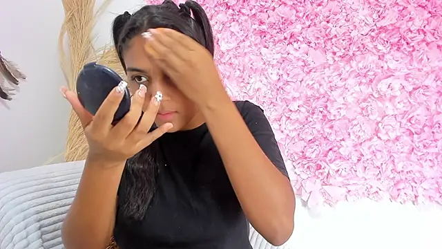 Melodymoore  online show from February 15, 9:25 pm