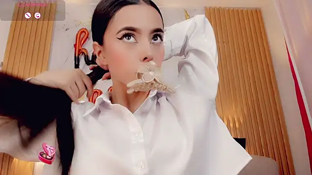 Snapshot of ValeriCardenas chatting on October 15, 2:47 am ValeriCardenas online show from October 15, 2:47 am