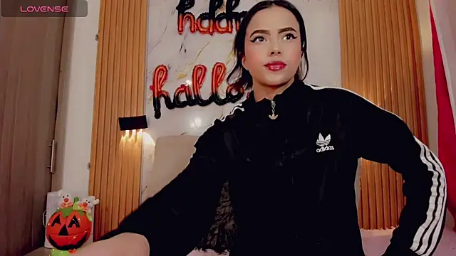 Snapshot of ValeriCardenas chatting on October 2, 12:59 am ValeriCardenas online show from October 2, 12:59 am