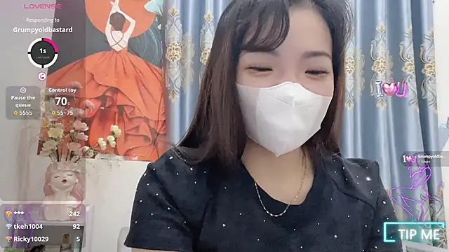 Snapshot of shishi_101 chatting on October 27, 3:02 am shishi 101 online show from October 27, 3:02 am