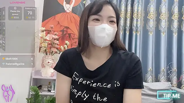 Snapshot of shishi_101 chatting on October 24, 2:40 am shishi 101 online show from October 24, 2:40 am