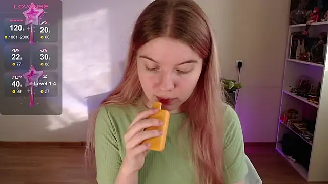 Strawberry juli online show from January 15, 8:31 am