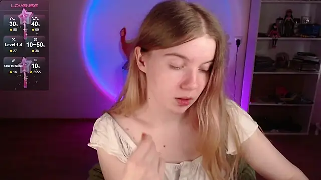 Strawberry juli online show from May 7, 10:41 am