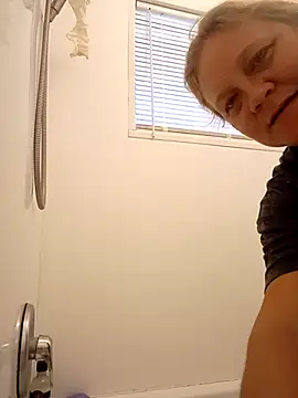 wetnwildforyou online show from November 8, 4:56 pm