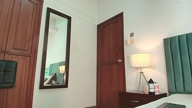 Snapshot of SeleneLujan chatting on October 2, 2:55 pm SeleneLujan online show from October 2, 2:55 pm