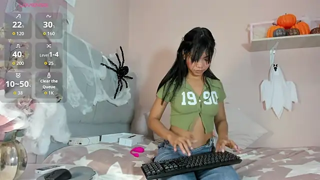 Snapshot of mary_cute9 chatting on October 29, 12:31 pm mary cute9 online show from October 29, 12:31 pm