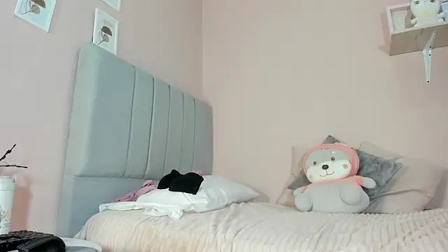 Snapshot of mary_cute9 chatting on October 8, 12:31 pm mary cute9 online show from October 8, 12:31 pm