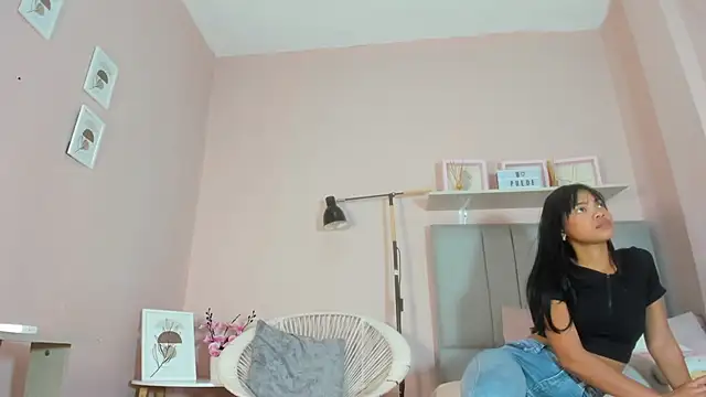 Snapshot of mary_cute9 chatting on September 22, 12:47 pm mary cute9 online show from September 22, 12:47 pm