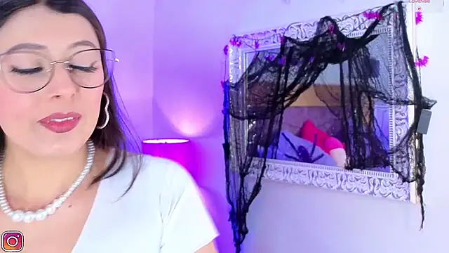 Snapshot of madisonjones- chatting on October 20, 7:17 pm madisonjones- online show from October 20, 7:17 pm