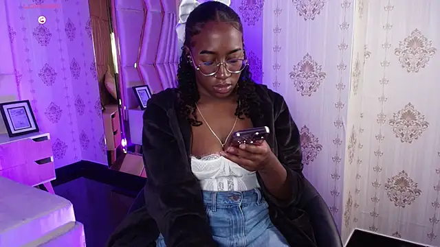 Snapshot of Qeen_blackk chatting on September 13, 9:45 pm Qeen blackk online show from September 13, 9:45 pm