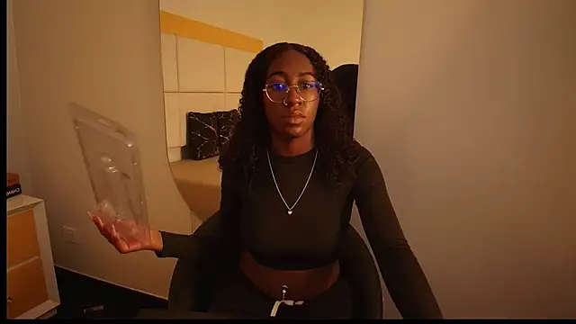 Qeen blackk online show from December 16, 9:31 pm