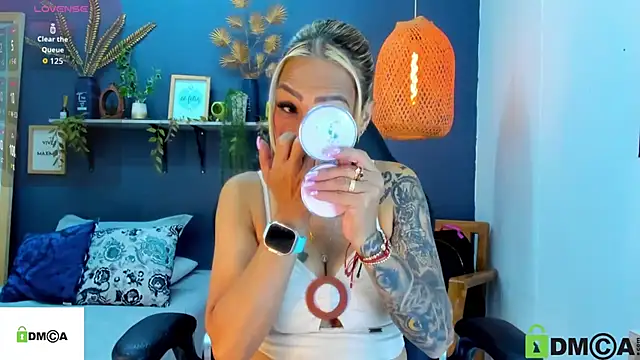 Snapshot of yessila_parker chatting on October 28, 1:55 am yessila parker online show from October 28, 1:55 am