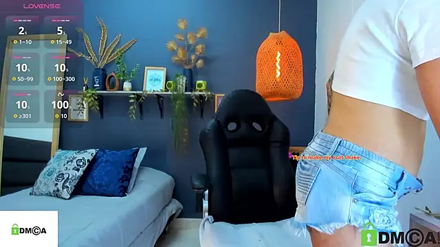 Snapshot of yessila_parker chatting on October 23, 2:39 am yessila parker online show from October 23, 2:39 am