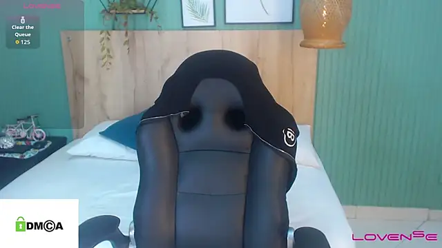 Snapshot of yessila_parker chatting on September 18, 1:48 am yessila parker online show from September 18, 1:48 am