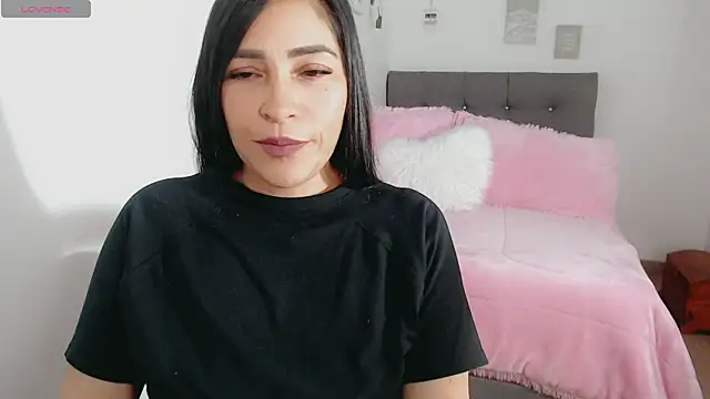 luna lgomez  online show from February 23, 12:37 pm