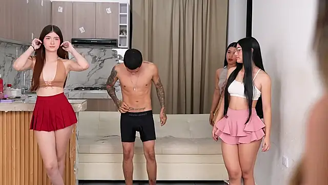 Petiteess online show from December 1, 1:03 pm