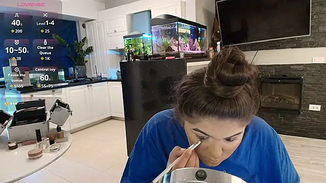 Layla- online show from September 25, 12:15 pm