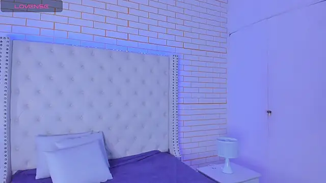 Snapshot of Emilly_wilson_ chatting on October 22, 1:38 pm Emilly wilson online show from October 22, 1:38 pm