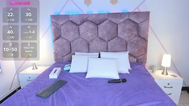 Snapshot of Emilly_wilson_ chatting on October 16, 12:30 pm Emilly wilson online show from October 16, 12:30 pm